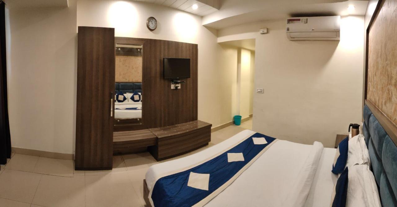 Hotel Krishna คาตรา ภายนอก รูปภาพ